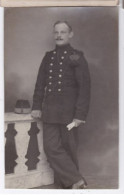 Carte Photo Belgique Militaire En Uniforme Et Sorte De Képi N° 3  Régiment A Identifier Réf 29973 - Anonyme Personen