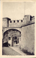 CPSM - LA ROCHELLE - LA PORTE DES DEUX MOULINS (BELLE CARTE) - La Rochelle