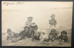 CPA CAYEUX 80 Raymond Et Un Groupe De Petites Amies à La Plage (voir Texte Au Verso) 26 Juin 1920 - Cayeux Sur Mer