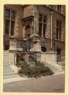 45. ORLEANS - Cour De L'Hôtel De Ville. Statue De Jeanne D'Arc Par La Princesse Marie D'Orléans (voir Scan Recto/verso) - Orleans
