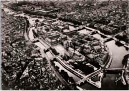 PARIS. -  Ile De La Cité. Et La Seine.    Non Circulée - De Seine En Haar Oevers