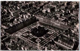 PARIS. -  La Place Des Vosges.  Vue Aérienne      Non Circulée - Plazas