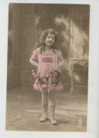 ENFANTS - LITTLE GIRL - MAEDCHEN - Jolie Carte Fantaisie Fillette Et Fleurs - Portraits