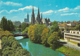 Strasbourg (67) L'église St. Paul Au Fond La Cathédrale - Strasbourg