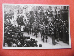 CHATEAURENARD De PROVENCE ( 13 ) Carte Photo D'un Corso Carnavalesque           - Par GEORGE   ( ARLES ) - Chateaurenard