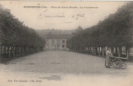 TE 2-(60) SONGEONS - PLACE DU GRAND MARCHE - LA GENDARMERIE - MARCHANDE AMBULANTE  - 2 SCANS - Songeons