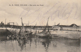 TE 8-(62) CALAIS - UN COIN DU PORT - BATEAUX ET BARQUES DE PECHE - 2 SCANS - Calais