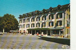 TE 14 -(65) CASTELNAU MAGNOAC - HOTEL DUPONT- POMPES ESSENCE , COMMERCE JOURNAUX - CARTE COULEURS - 2 SCANS - Castelnau Magnoac