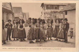 TE 19- GROUPE DE PAYSANS ET PAYSANNES EN COSTUMES ALSACIENS - EDIT . BRAUN & Cie , MULHOUSE DORNACH - Personaggi