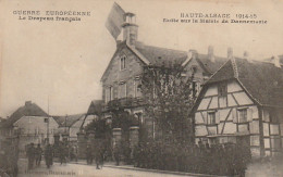 TE 21-(68) GUERRE 1914/15 - LE DRAPEAU FRANCAIS FLOTTE SUR LA MAIRIE DE DANNEMARIE - 2 SCANS - Dannemarie