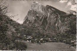 TE 27-(74) SAMOENS - VUE GENERALE EN DIRECTION DE SAMOENS - AU 1er PLAN , " LA SAVOYARDE " , LE CRIOU - 2 SCANS - Samoëns