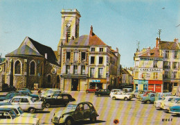 UR 8-(77) LA FERTE SOUS JOUARRE - PLACE DE L' HOTEL DE VILLE ET EGLISE -  CAFE , MAISON DE LA PRESSE ... - AUTOMOBILES - La Ferte Sous Jouarre