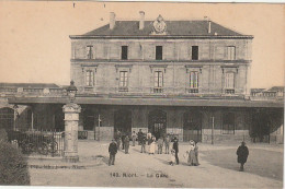 UR 10-(79) NIORT - LA GARE - ANIMATION -  SERVEUR , EMPLOYES ET OUVRIERS - 2 SCANS - Niort