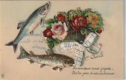 UR 17- " 1er AVRIL "- CARTE CELLULOID AVEC AJOUT DE CHROMOS - POISSONS ET BOUQUET DE FLEURS - NOEUD TISSU - 1° Aprile (pesce Di Aprile)