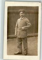 39803306 - Aelterer Landser Mit Schnurrbart In Uniform Mit Schirmmuetze Und Portepee - War 1914-18