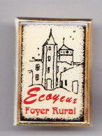 Pin's Ecoyeux Foyer Rural En Charente Maritime Dpt 17 Réf 5656 - Steden