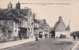 UR Nw32-(37) AMBOISE - LA RUE DE BLOIS ET L'EGLISE N. D. DU BOUT DES PONTS - COMMERCES - Amboise