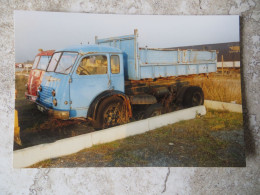 Photo Ancien Camion Poids Lourds Modèle Renault  Avec Remorque Ouverte Papier Brillant 10/15 Cm - Non Classificati