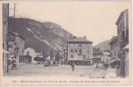 39 - MOREZ DU JURA - LA PLACE DU MARCHE - FONTAINE DES TROIS LIONS ET QUAI DE L'HOPITAL - Morez