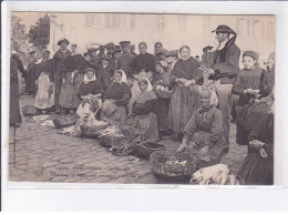 PORT-LOUIS: Le Marché, Femmes De Pêcheurs Vendant La Marée - Très Bon état - Port Louis