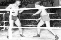 PHOTO REELLE(F.11,50 X 7,50cm)  BOXE Et LUTTE LIBRE Au CATON   < Charles RIGOULOT Aux PRISES Avec LECOCQ /29 Mars 1934 - Altri & Non Classificati