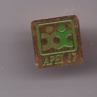 Pin's APEI 17  En Charente Maritime Dpt 17 Réf 893 - Ciudades