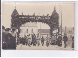 MONTSURS: Fête, Défilé Militaire - Très Bon état - Sonstige & Ohne Zuordnung