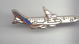 Pin's Avion Airbus  A340 Réf 5700 - Airplanes