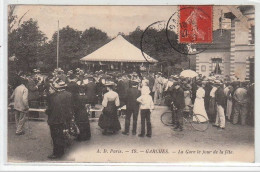 GARCHES : La Gare Le Jour De La Fête (manège) - Très Bon état - Garches