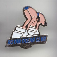 Pin's Royan Océan Club En Charente Maritime Dpt 17 Natation Réf 5650 - Schwimmen