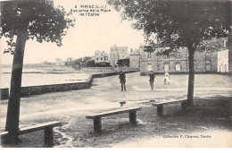 PIRIAC - Vue Prise De La Place De L'Eglise - Très Bon état - Piriac Sur Mer