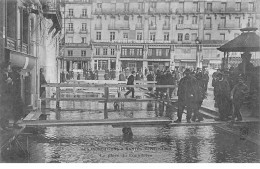 NANTES - Les Inondations Février 1904 - La Place Du Commerce - état - Nantes