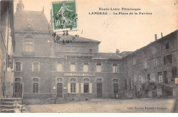 LANGEAC - La Place De La Favière - état - Langeac