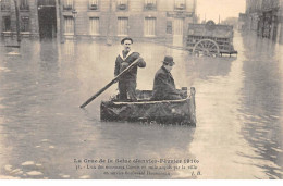 PARIS - La Crue De La Seine 1910 - L'un Des Nouveaux Canots En Toile - Boulevard Haussmann - Très Bon état - Paris Flood, 1910