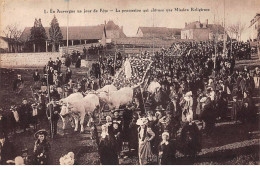 En Auvergne Un Jour De Fête - La Procession Qui Clôture Une Mission Religieuse - Très Bon état - Other & Unclassified