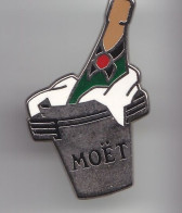 Pin's  Champagne Moët Réf 3973 - Boissons