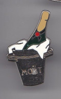 Pin's  Champagne Moët Réf 5723 - Boissons