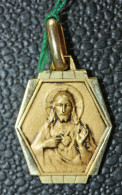 Médaille Religieuse Plaqué Or Années 30 "N-D Du Scapulaire / Sacré-Coeur" - Religione & Esoterismo