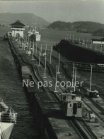 PANAMA C.1960 Locomotive Halage Canal Photo 23,9 X 18 Cm Par Victor Borlandelli - Places