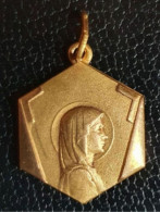 Pendentif Médaille Religieuse Plaqué Or Années 30 "Sainte Marie" Religious Medal - Religion & Esotericism