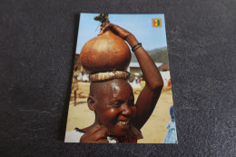 CP - RWANDA - Femme Avec Calebasse De Bière - Ruanda