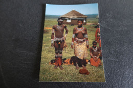 CP - Famille Zoulou - Carte Seulement - Cette Carte était Initialement Vendue Avec Un Cache Sexe Artisanal - Sud Africa