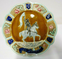 E1 Magnifique Plat - Le Chevalier De La Garde - Plato