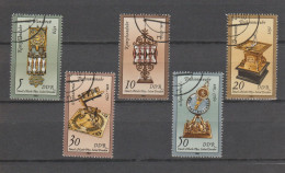 DDR Lot 17 Timbres Cadran Solaire - Bijoux - Globes - - Otros & Sin Clasificación