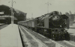 Train En Gare à Identifier - Cliché J. Renaud - Eisenbahnen