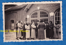 Photo Ancienne - LAEKEN - Institut Supérieur Ménager & Agricole De L' Etat - 1935 - Jeune Femme étudiante En Visite - Lieux