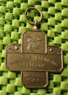 Medaile :  Handels Vereniging Delfzijl - 25 Sept. 1968  -  Original Foto  !!  Medallion  Dutch - Autres & Non Classés