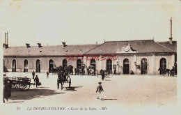 CPA LA ROCHE SUR YON - VENDEE - COUR DE LA GARE - La Roche Sur Yon