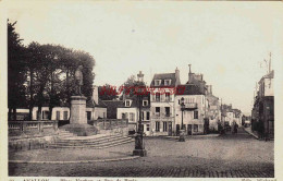 CPA AVALLON - YONNE - PLACE VAUBAN ET RUE DE PARIS - Avallon