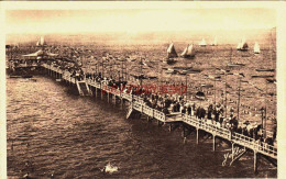 CPA ARCACHON - GIRONDE - JETEE UN JOUR DE FETE - LES REGATES - Arcachon